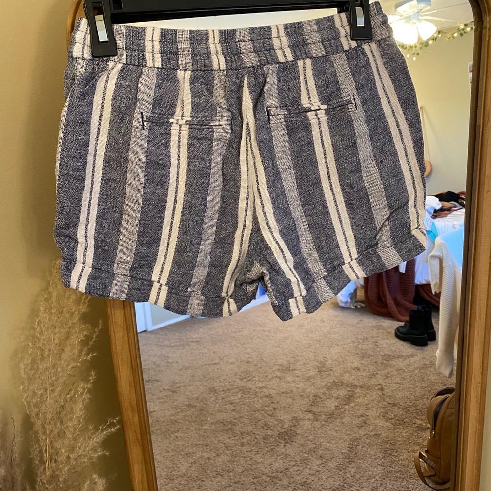 Shorts - Picture 3 of 5